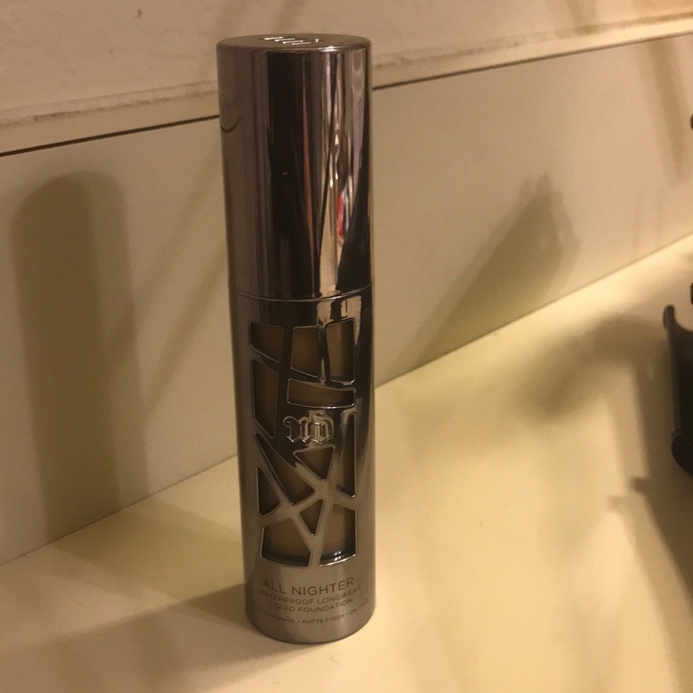 Urban decay all nighter waterproof foundation  4.0